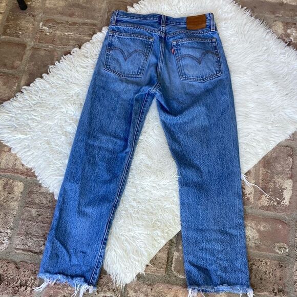 COPY - Levi’s Wedgie Straight Cropped Button Fly Distressed Raw Hem Jeans Women… - Picture 4 of 16